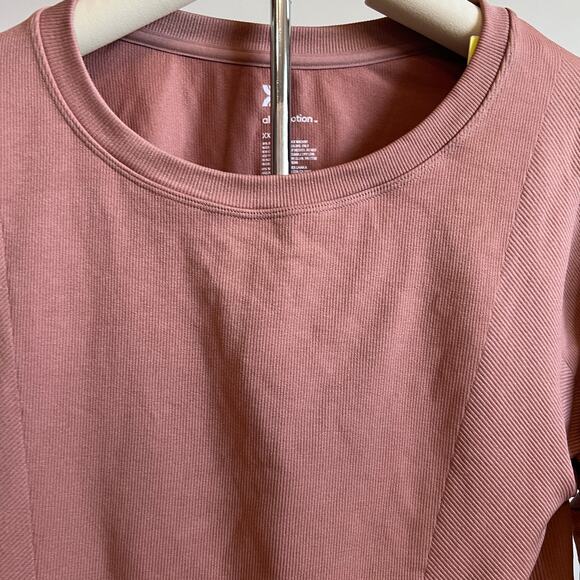 All in Motion Women's Tan Seamless Long Sleeve Crop Top - Size XXL - NWT - Picture 10 of 10